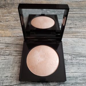 Laura Mercier Matte Radiance Baked Powder